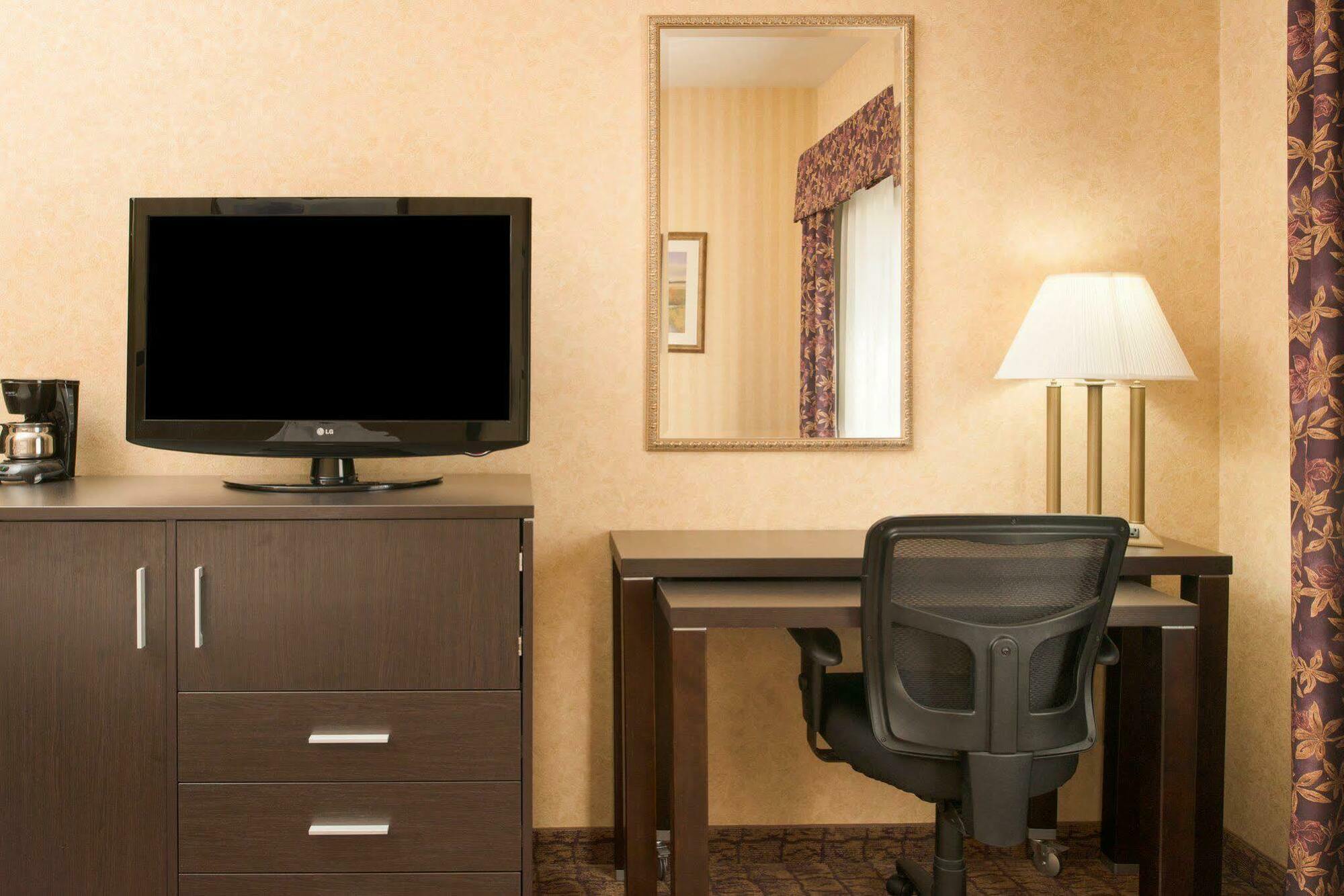 Holiday Inn Express Wenatchee By Ihg Exterior foto